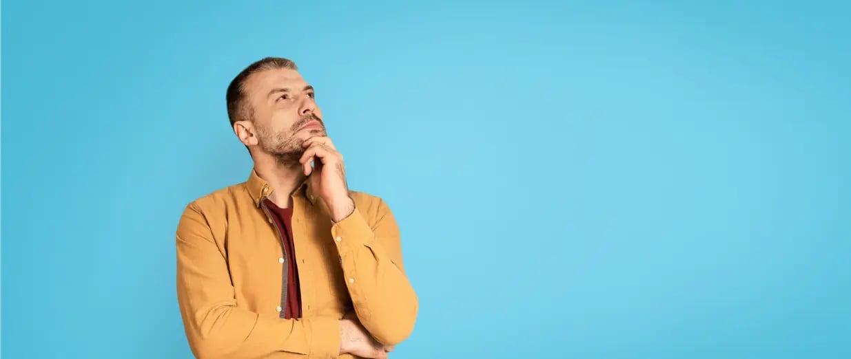 Ein Mann denkt nach