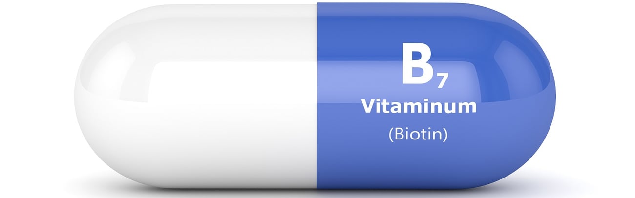 Eine Kapsel des Vitamins B7 (Biotin)