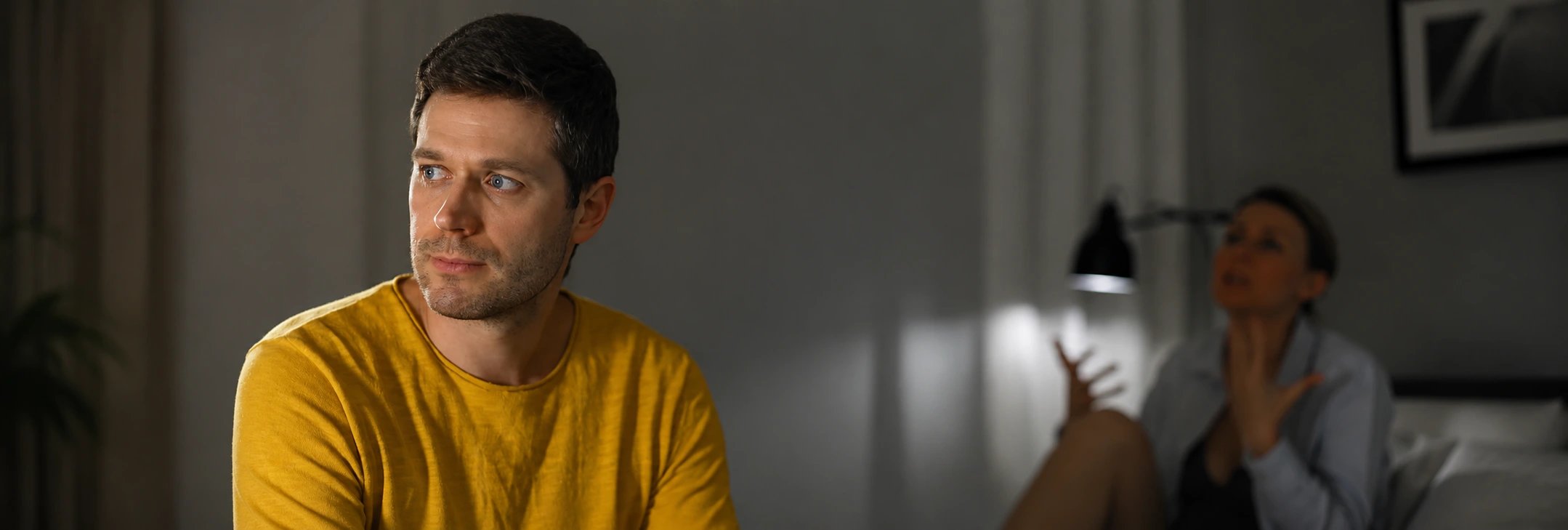 Um homem que sofre de disfunção eréctil psicológica