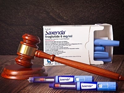 Richterhammer und Saxenda-Injektionspens