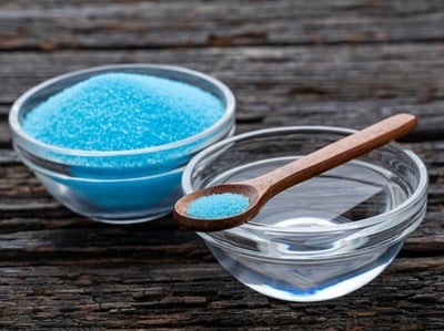 ersisches blaues Salz und eine Wasserschale