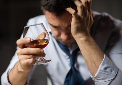 Erektionsprobleme bei neuer Beziehung: Zu viel Alkohol