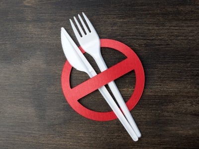  Messer und Gabel mit Verbotszeichen