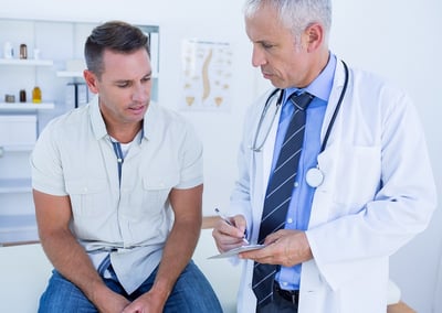 Ein Arzt berichtet über mögliche Behandlungen bei Penisverkrümmung