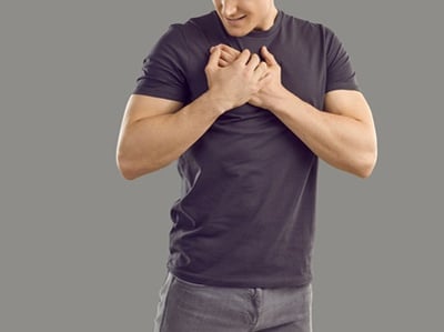 Ein Mann, der an einem Herzproblem leidet