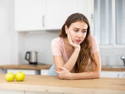 En ung kvinna på en radikal diet blit deprimerad