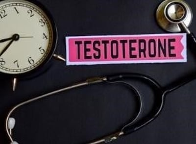 Testosterona com aparelhos de medição médicos