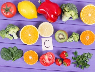 Frische reife Früchte und Gemüse als Vitamin-C-Quellen